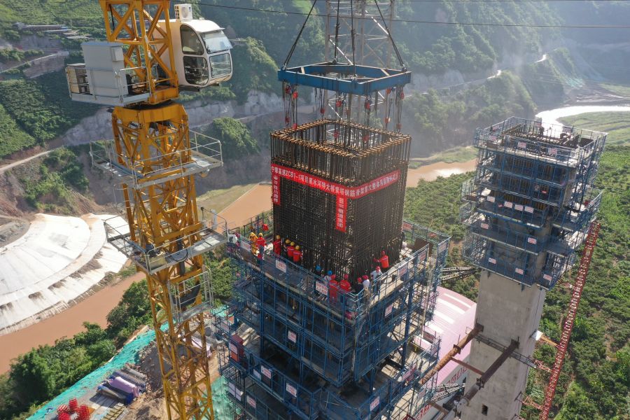 1659603827542152.jpg 钢筋骨架吊装完成.jpg