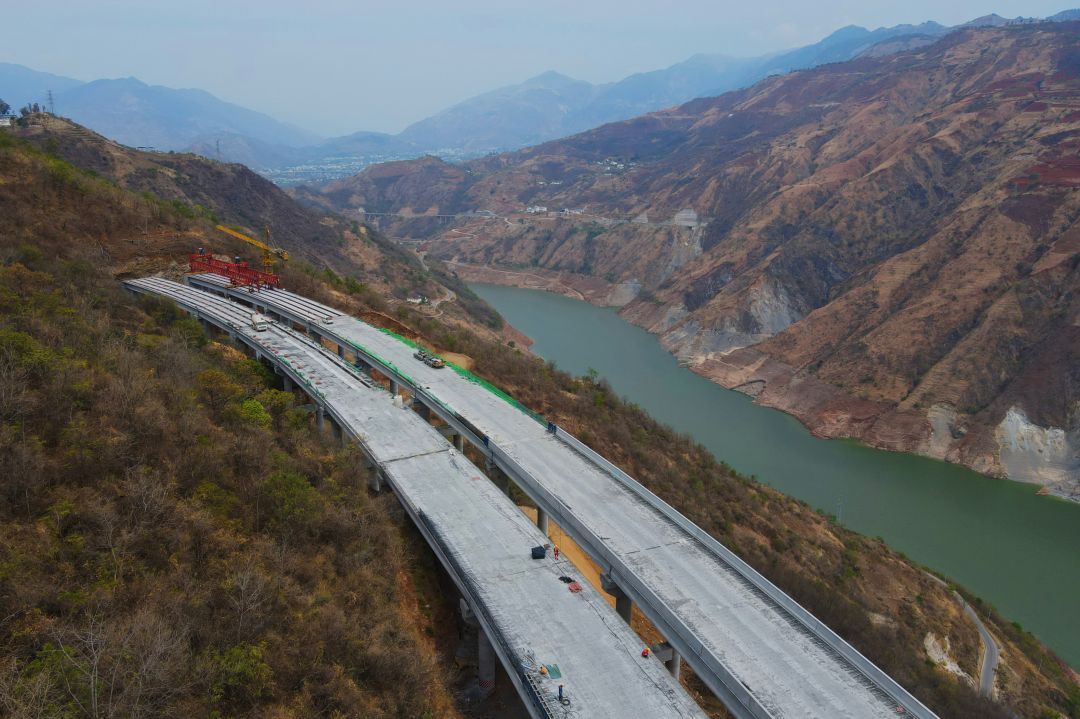 1683264132876222.jpg 花山大桥全景1.jpg