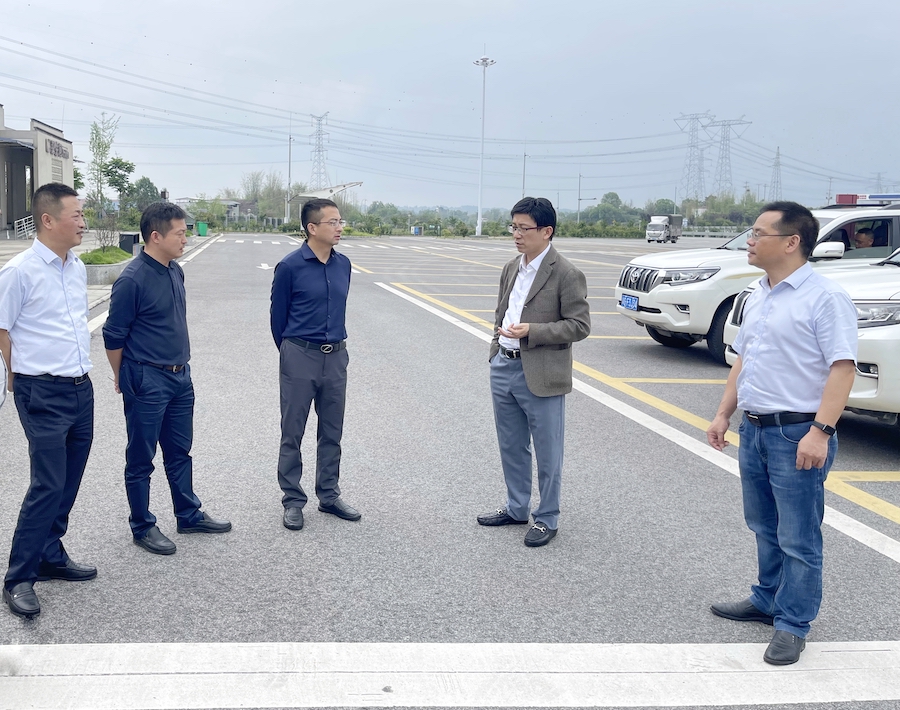 bw必威西汉姆联官方网站副总经理徐华率队到泸渝泸永公司开展汛期地质灾害专项检查 (1).jpg