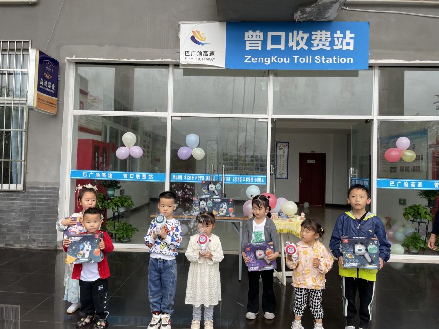 1685685202564035.jpg 迎“六一”关爱职工子女活动.jpg